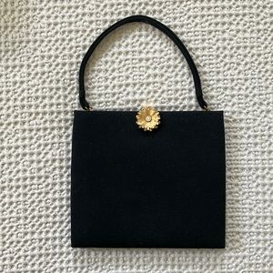 Black felt vintage purse with Gil detail. Great condition. 😺✨❣️